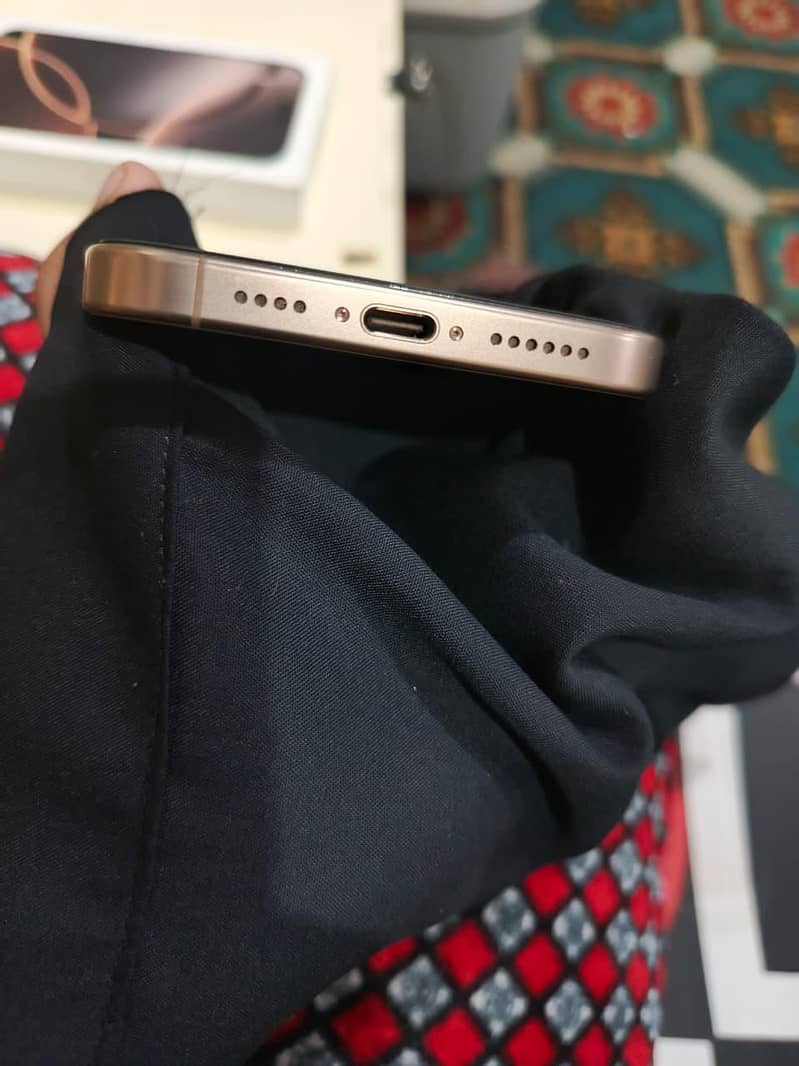 Apple iPhone 16 Pro Max 3