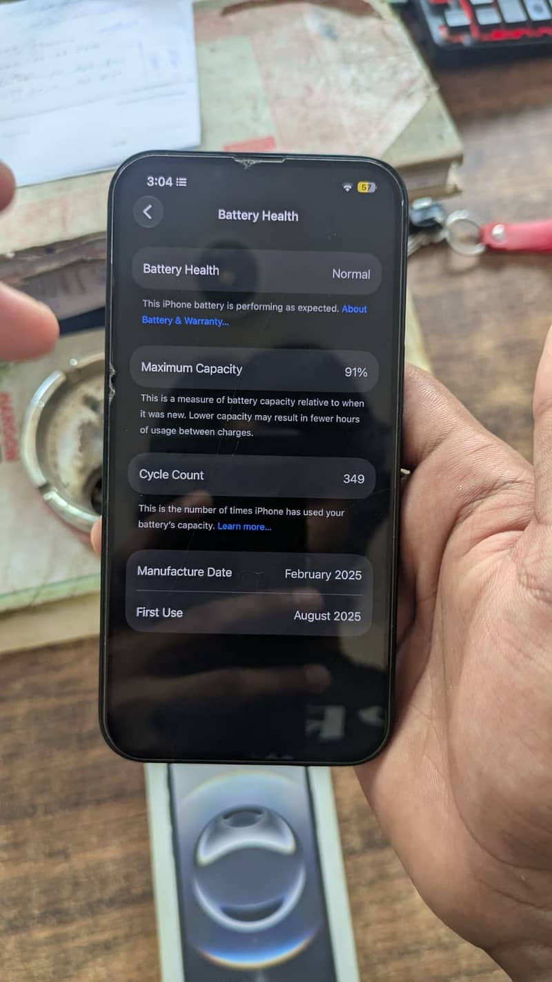 Apple iPhone 16e 4