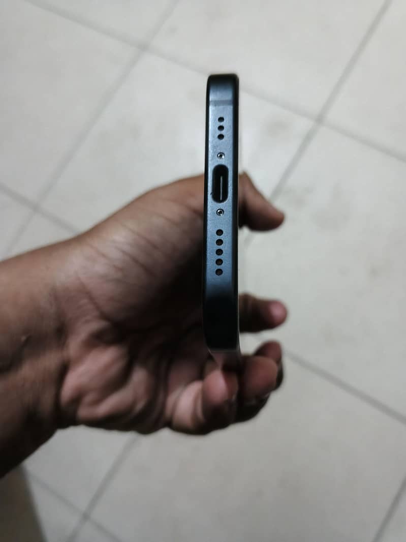 Apple iPhone 15 9