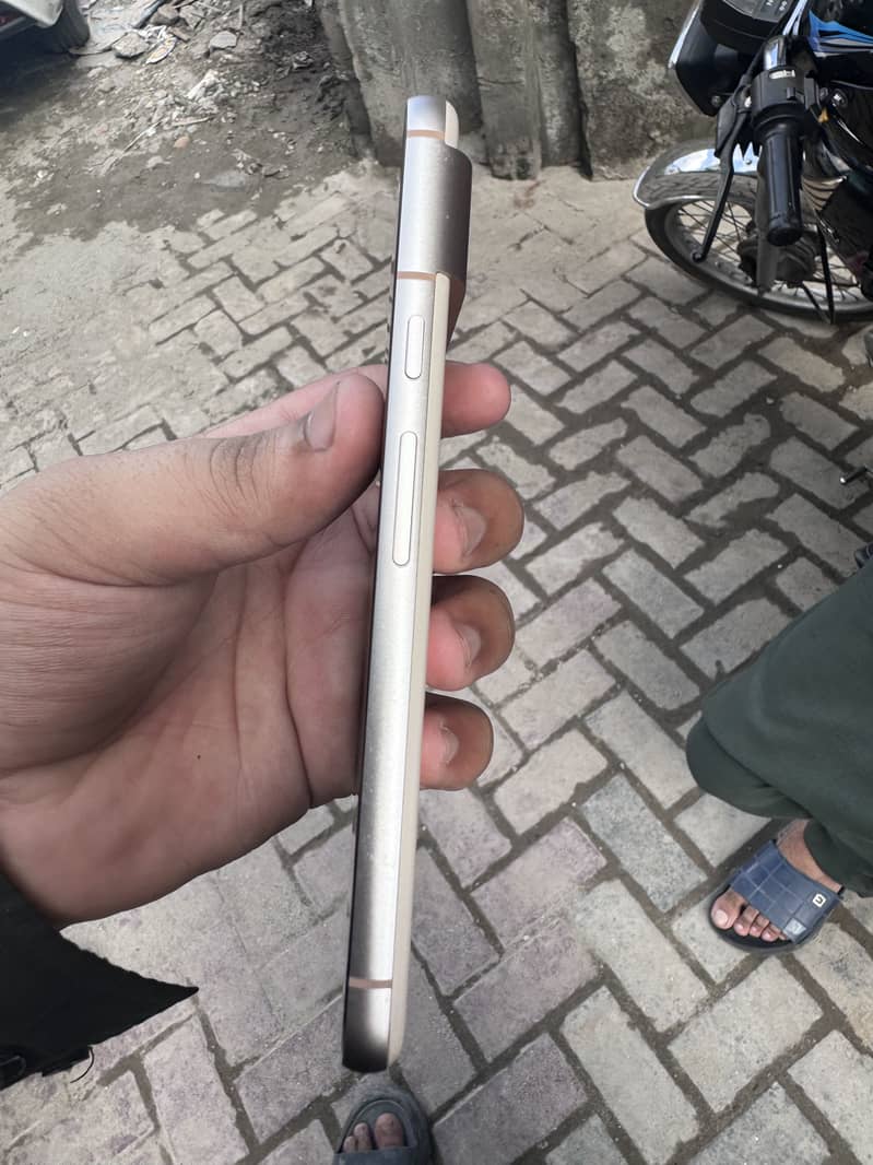 Google Pixel 8 4