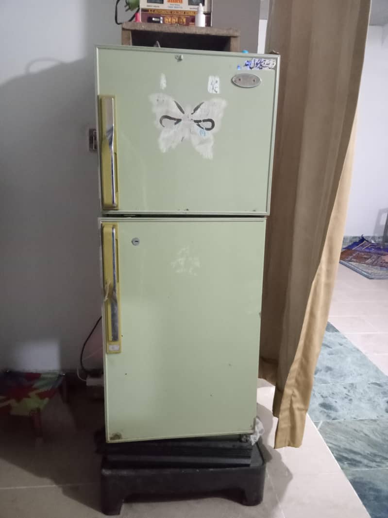 Medium Fridge Dawlance 0