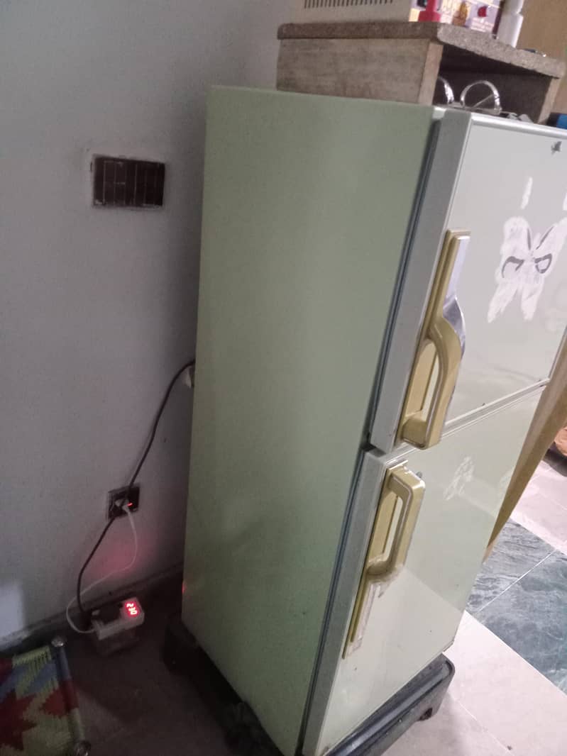 Medium Fridge Dawlance 2