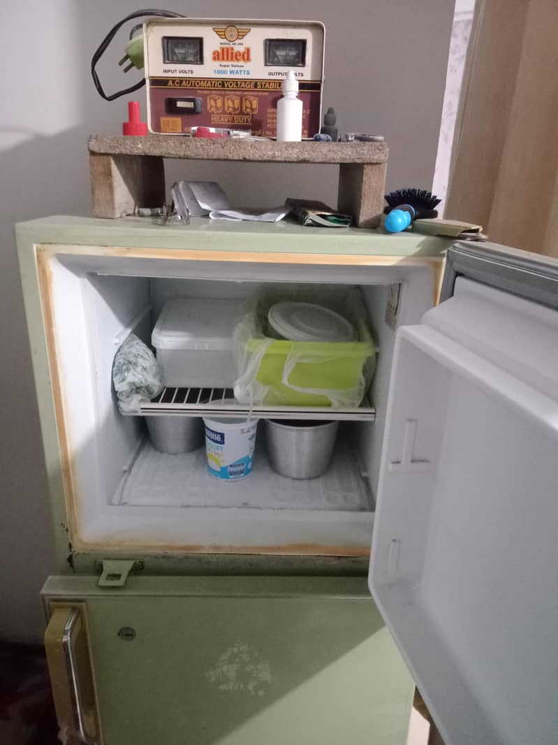 Medium Fridge Dawlance 3