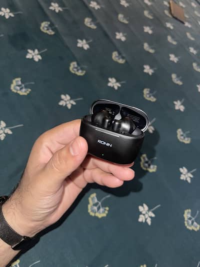 Ronin vivid R-740 earbuds/airpods