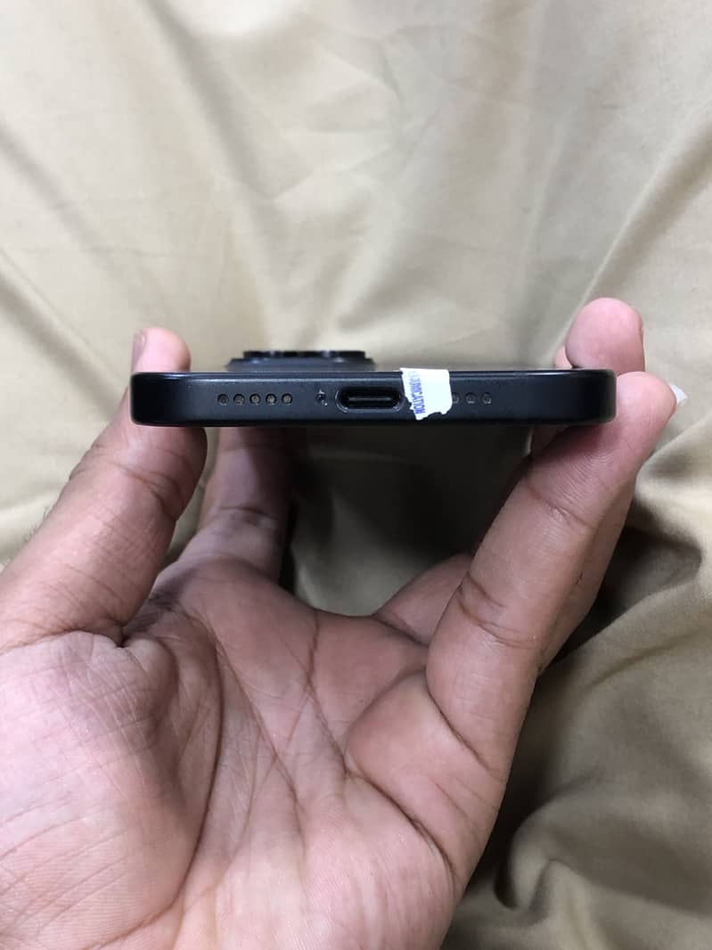 Apple iPhone 15 4