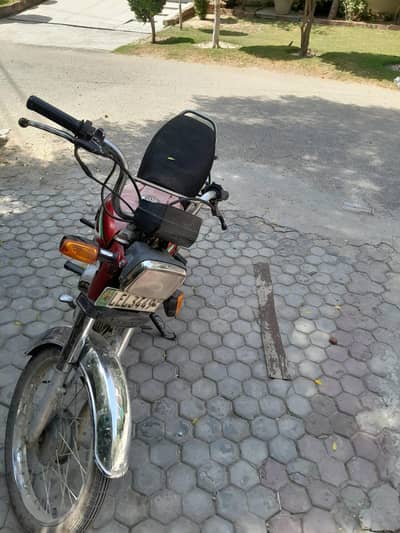 I am selling a CD 70 motorcycle.