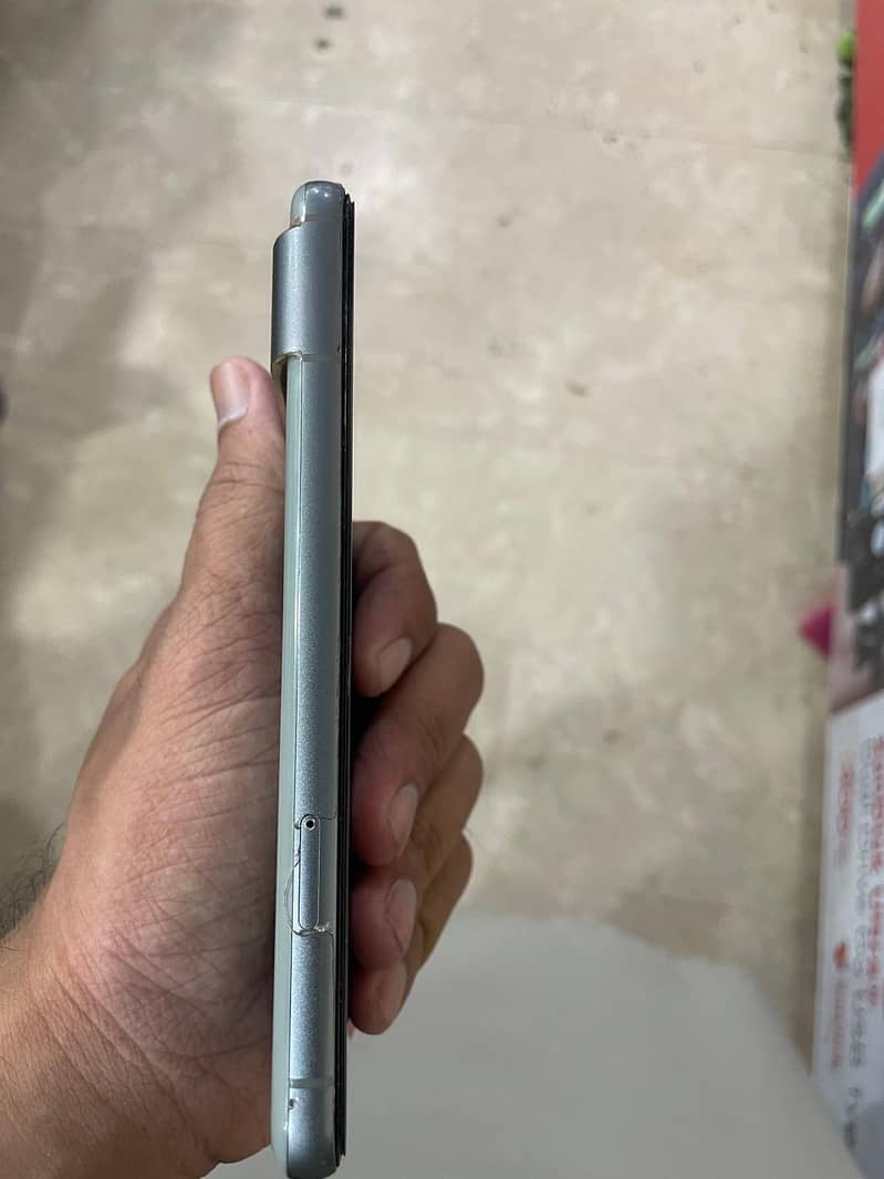 Google Pixel 8 4