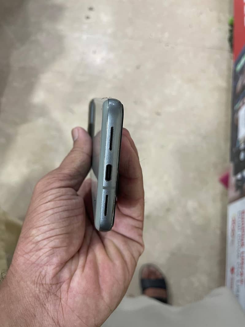 Google Pixel 8 5
