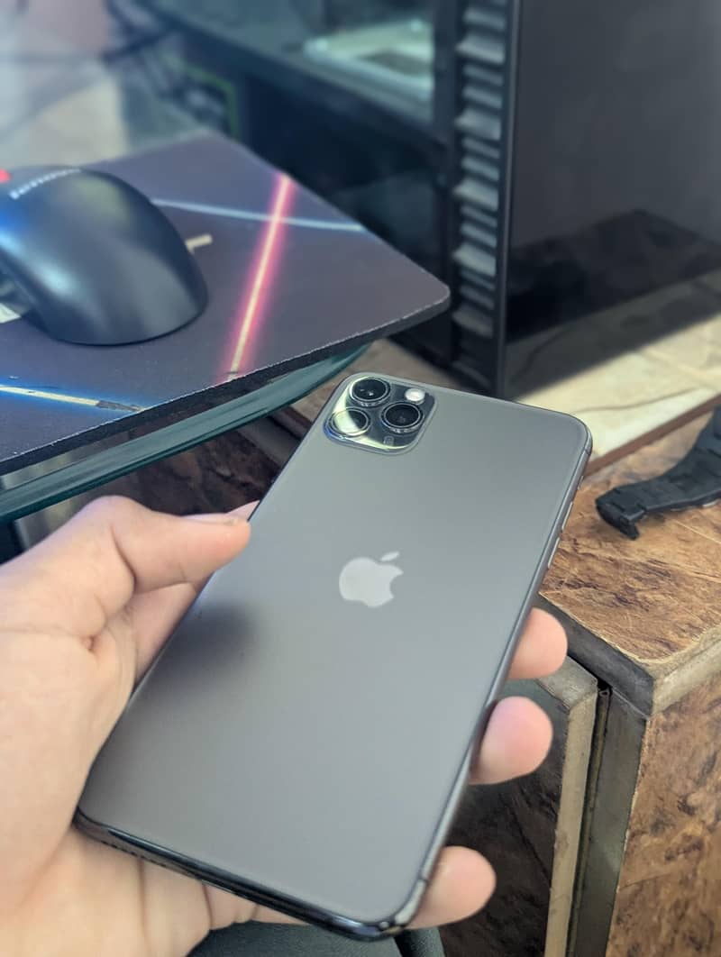 Apple iPhone 11 Pro Max 1