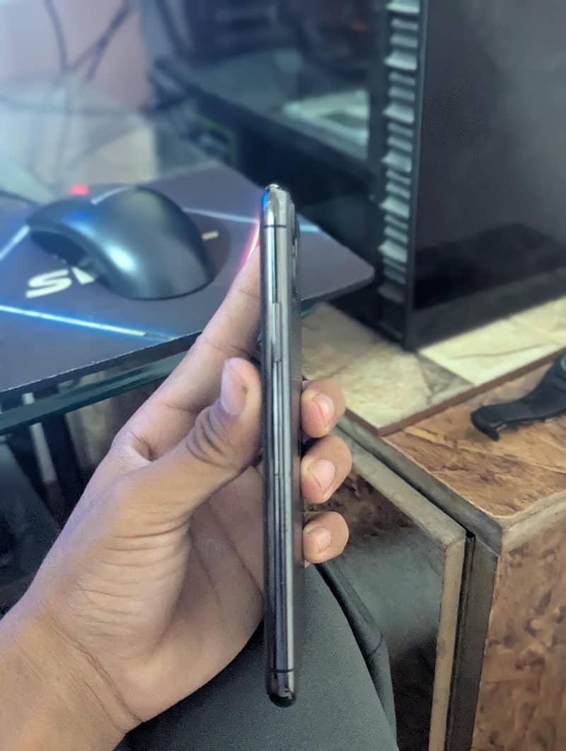Apple iPhone 11 Pro Max 3