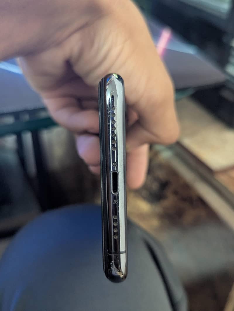 Apple iPhone 11 Pro Max 4