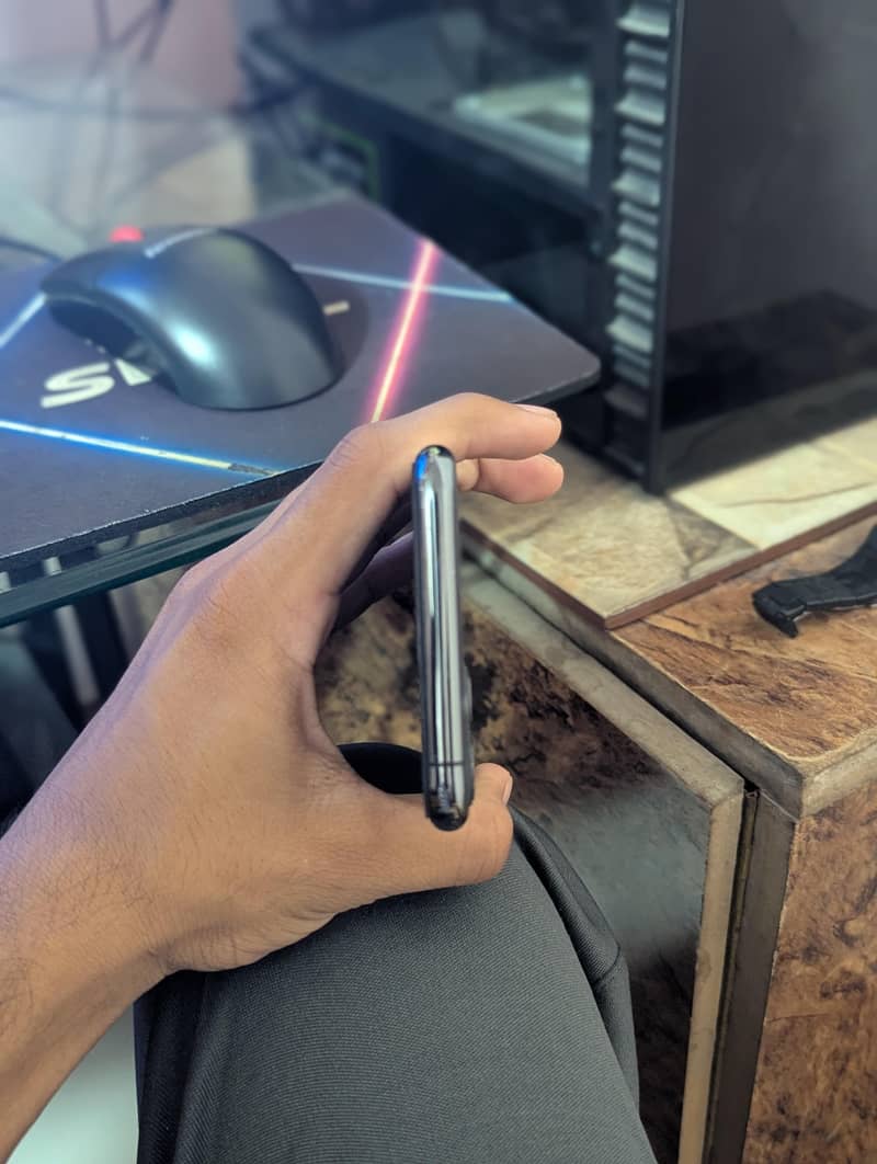 Apple iPhone 11 Pro Max 6