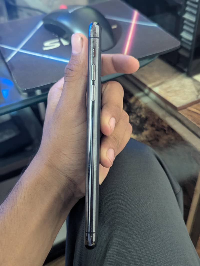 Apple iPhone 11 Pro Max 7