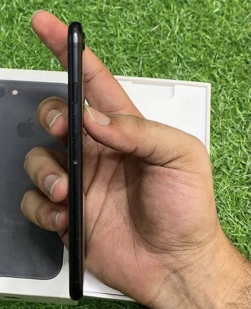 Apple iPhone 7 1
