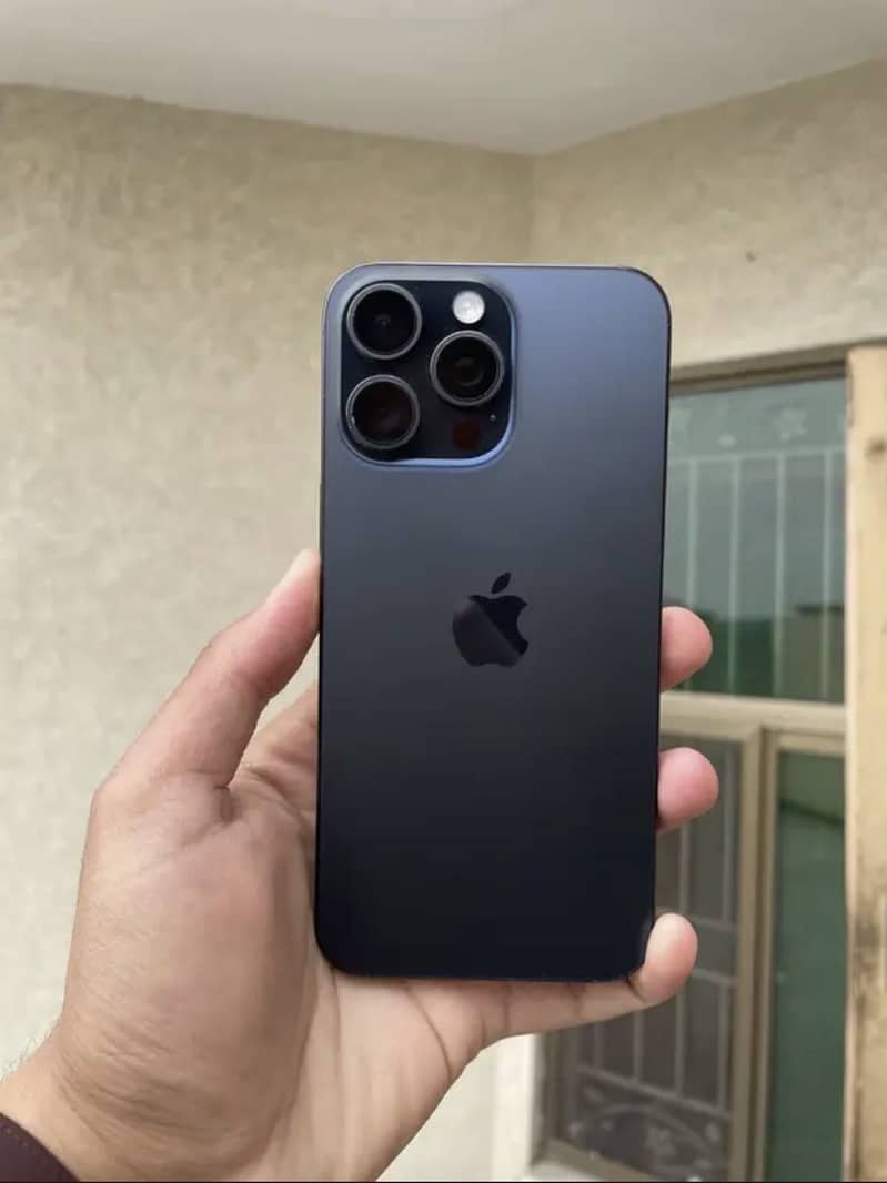 Apple iPhone 15 Pro Max 1
