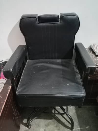 Salon chair