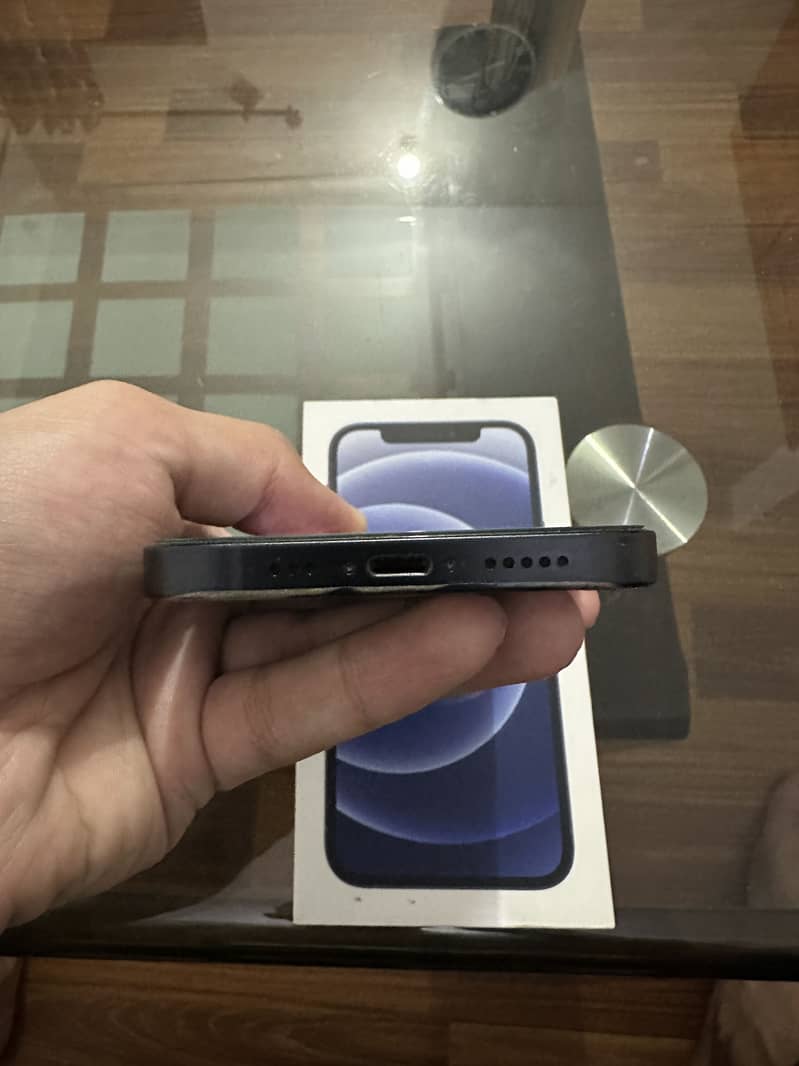 Apple iPhone 12 6