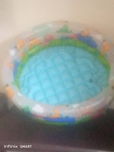 baby swinging water tub