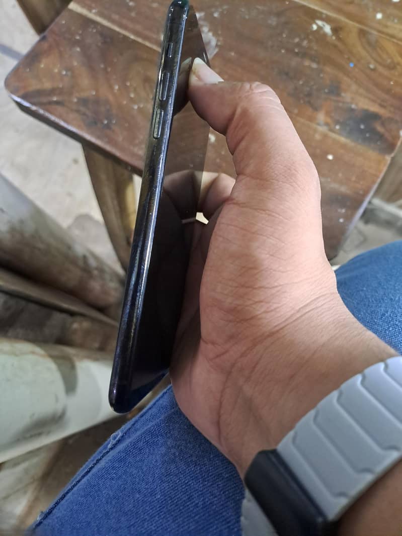Apple iPhone 11 Pro Max 2