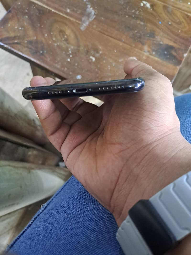 Apple iPhone 11 Pro Max 3