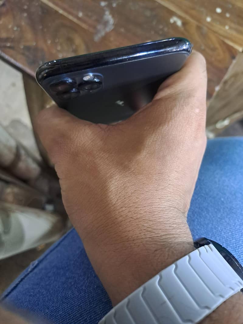 Apple iPhone 11 Pro Max 4