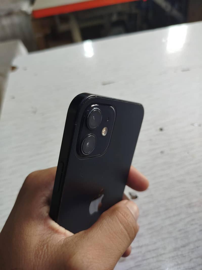 Apple iPhone 12 1