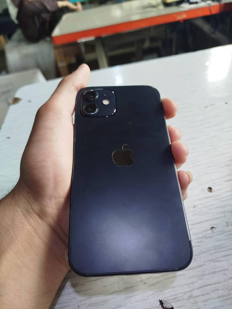 Apple iPhone 12 4