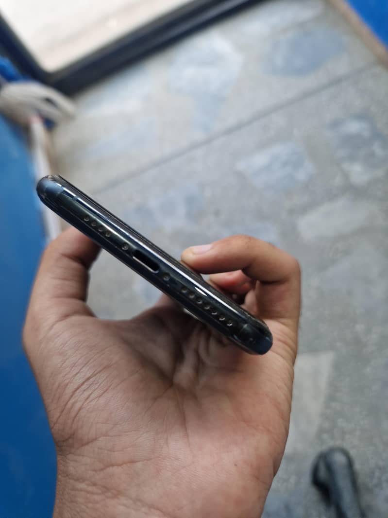 Apple iPhone 11 Pro Max 2