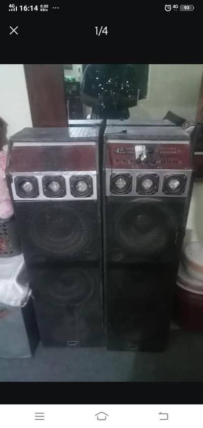 out door speakers  hai very good condition 7/10