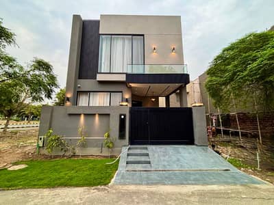 ELITE FAMILY HOUSE FOR SALE IN DHA PHASE 9 TOWN