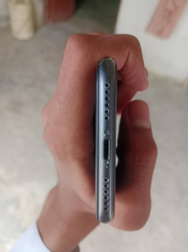 Apple iPhone 8 3