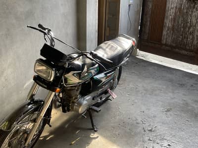 Honda 125 black 2023