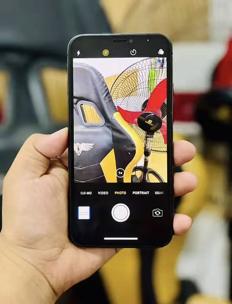 Apple iPhone X 4
