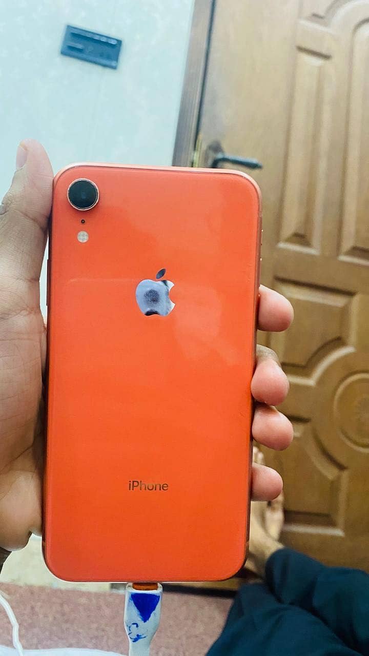 Apple iPhone XR 1