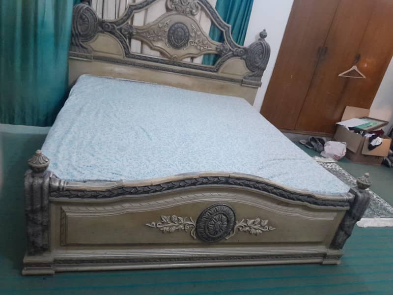 king size bed 0
