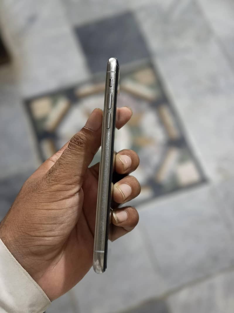 Apple iPhone X 3