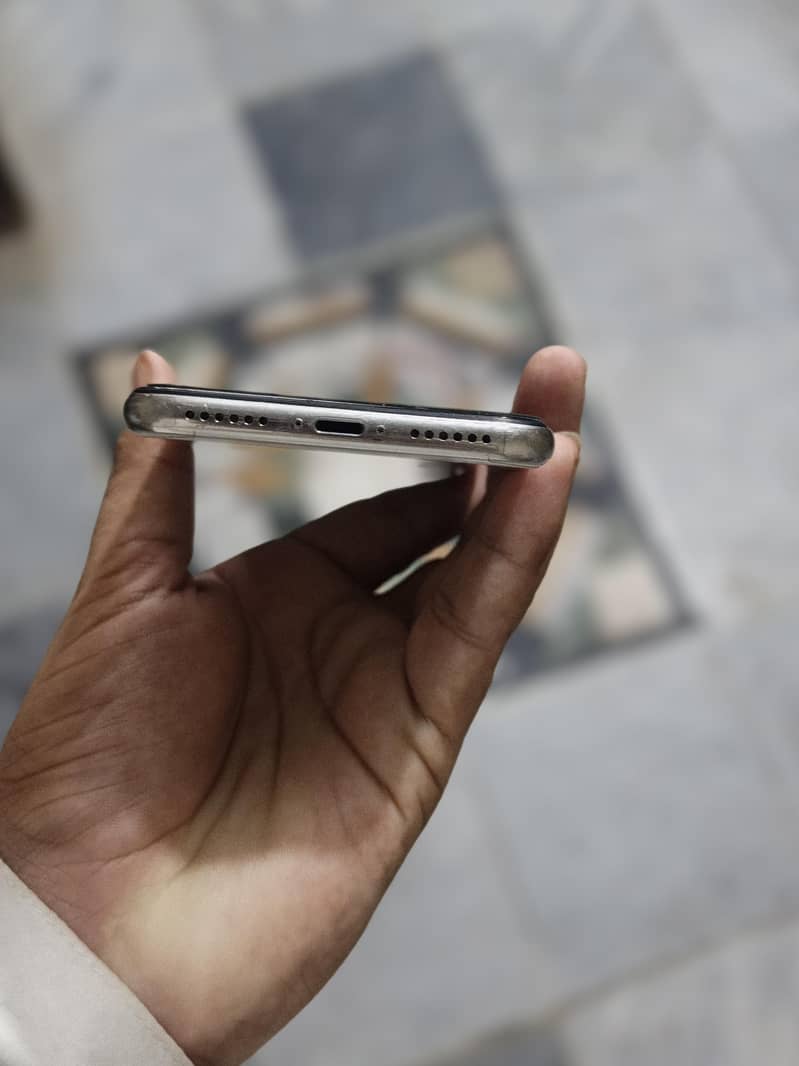 Apple iPhone X 4