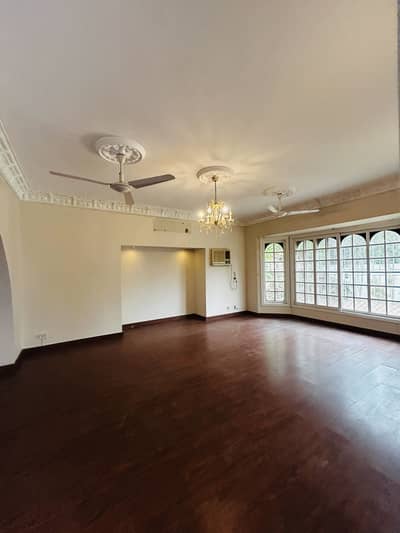 500 SQ YD SLIGHTLY USED ULTRA-LUXURY CORNER BUNGALOW FOR RENT IN DHA PHASE 8, KARACHI