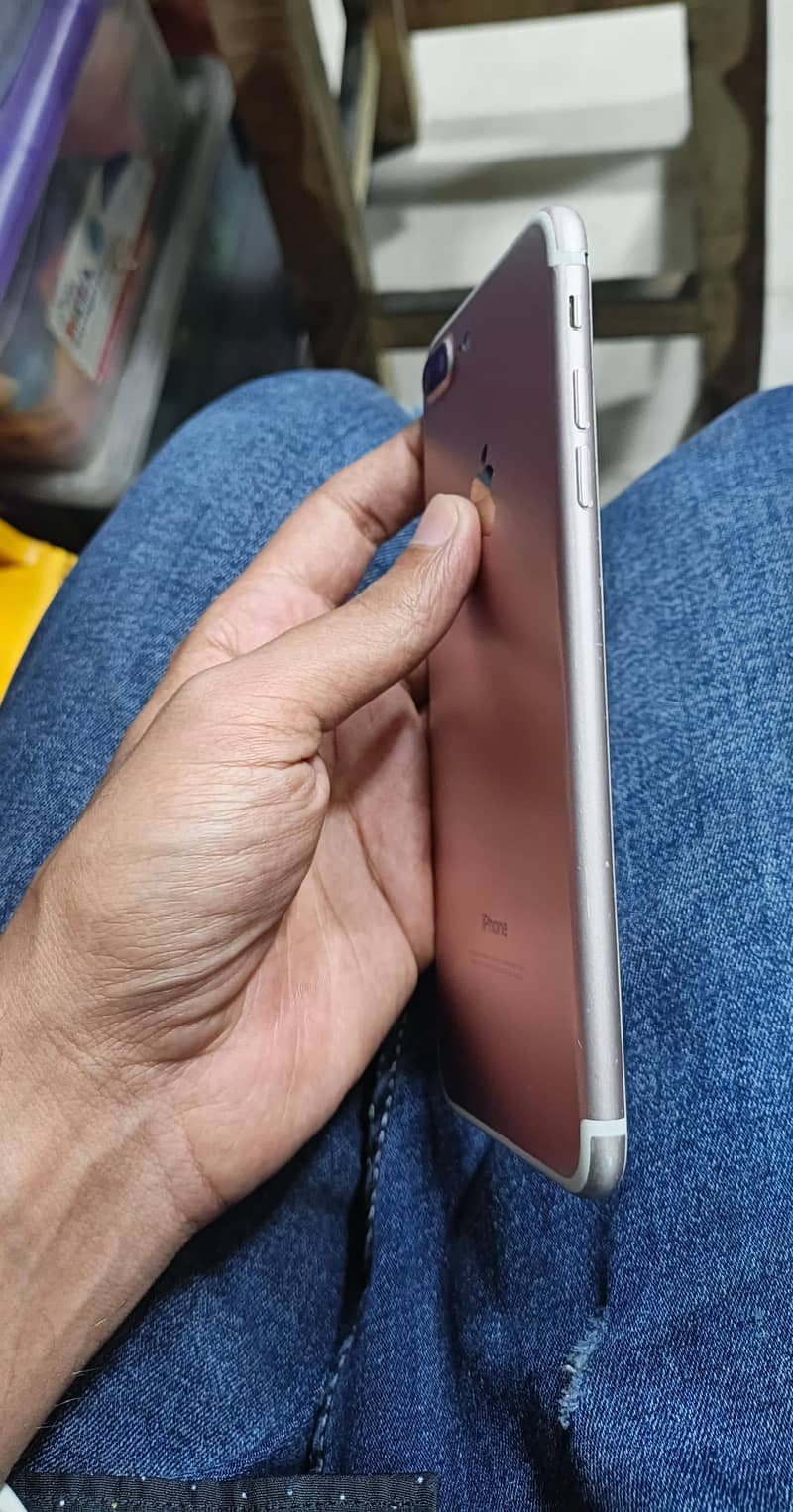 Apple iPhone 7 Plus 0