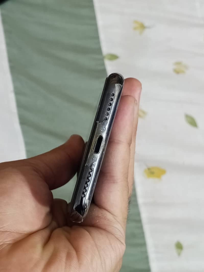 Apple iPhone X 3