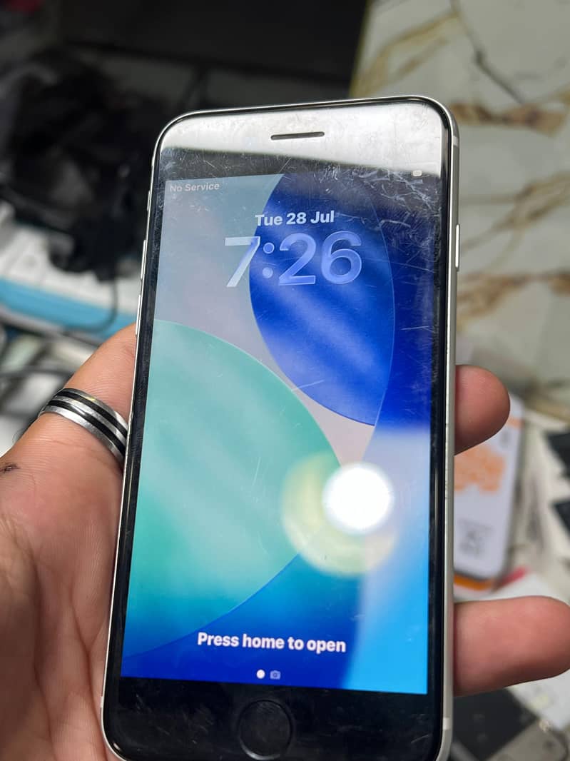 IPhone se2 4