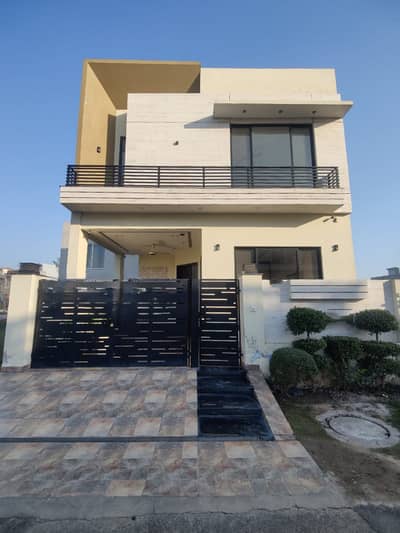 BRAND NEW 5 MARLA LUXURY MODERN HOUSE FOR RENT IN DHA PHASE 9 TOWN