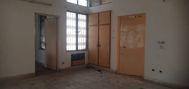 10 MARLA 1 BED UPPER PORTION FOR RENT