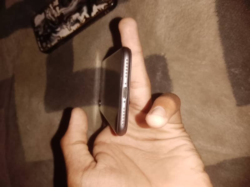 Apple iPhone 8 3