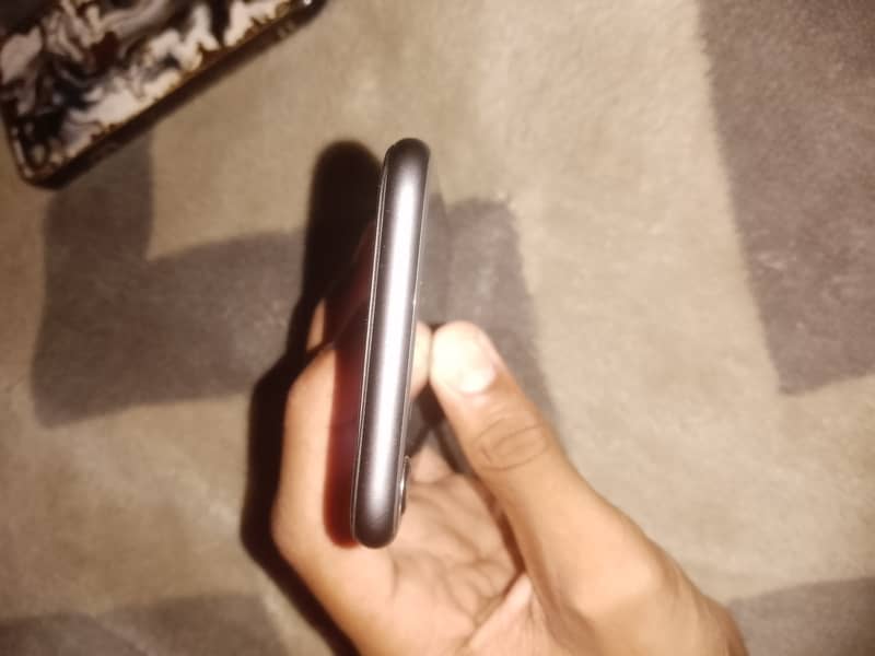 Apple iPhone 8 4