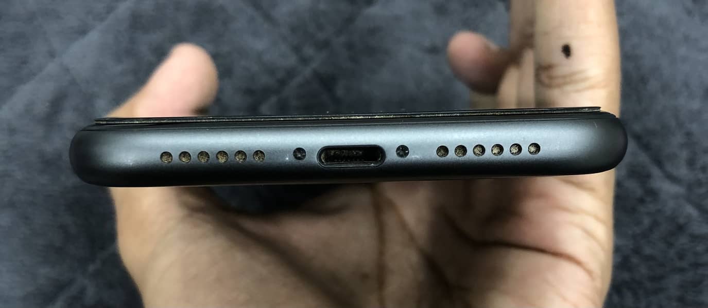 Apple iPhone 11 4