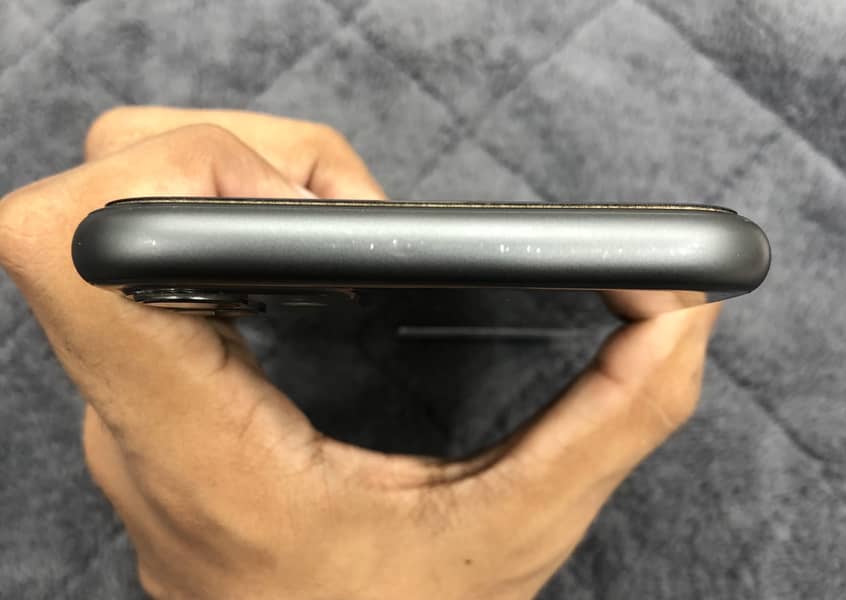 Apple iPhone 11 5