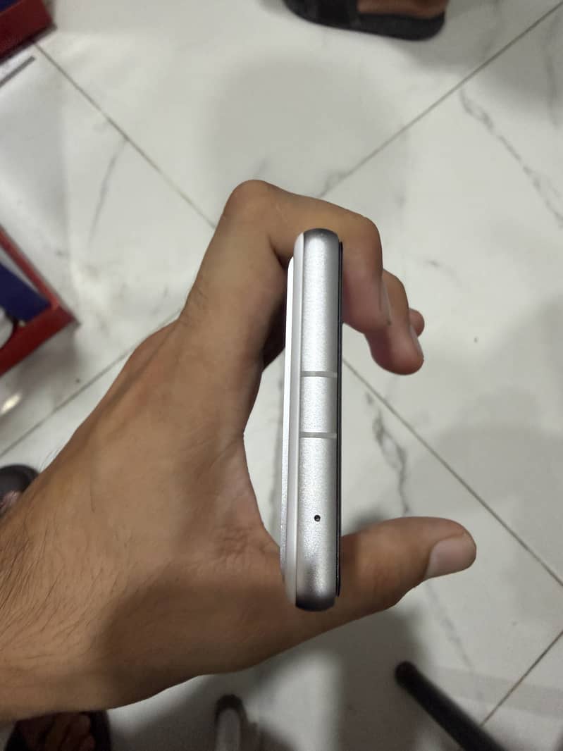 Google Pixel 7a 4