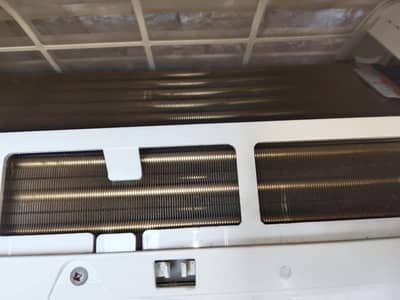 HYUNDAI INVERTER AC IN ORIGNAL CONDITION