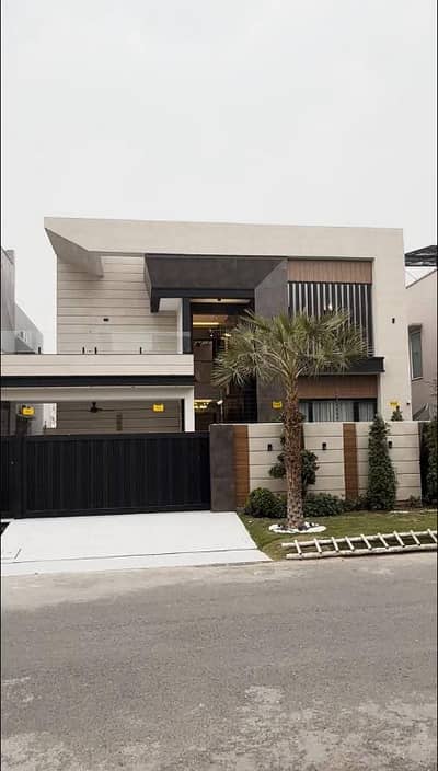1 Kanal Fully Furnished 5 Bedroom House For Sale